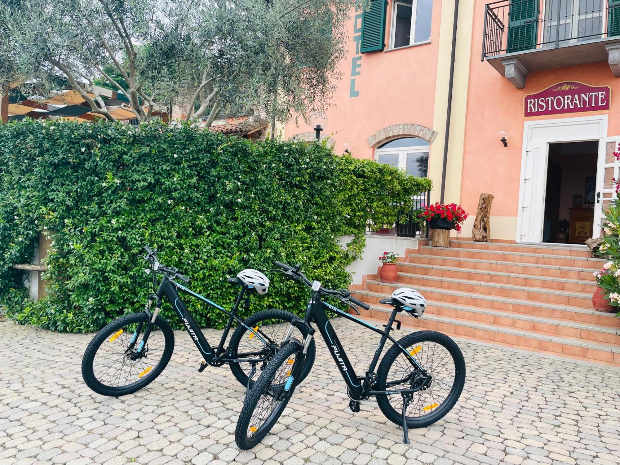 Hotel Ristorante Borgovecchio Montegrosso dʼAsti Dış mekan fotoğraf